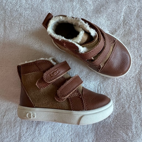 UGG • high top leather sneakers • 6 - Picture 2 of 7